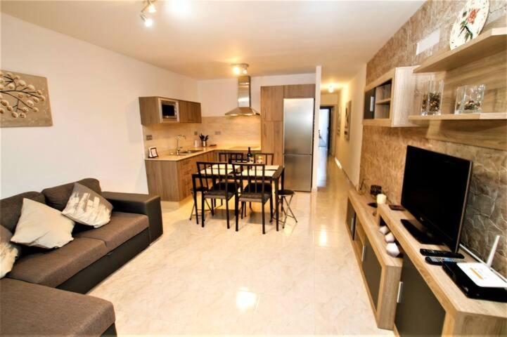 Apartamento Yale 蒂亚斯 外观 照片